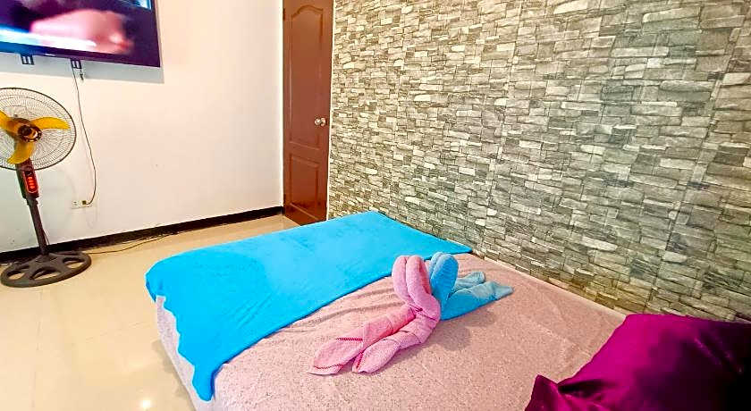 UNO'S Place with Karaoke,Wifi,Netflix and Balcony