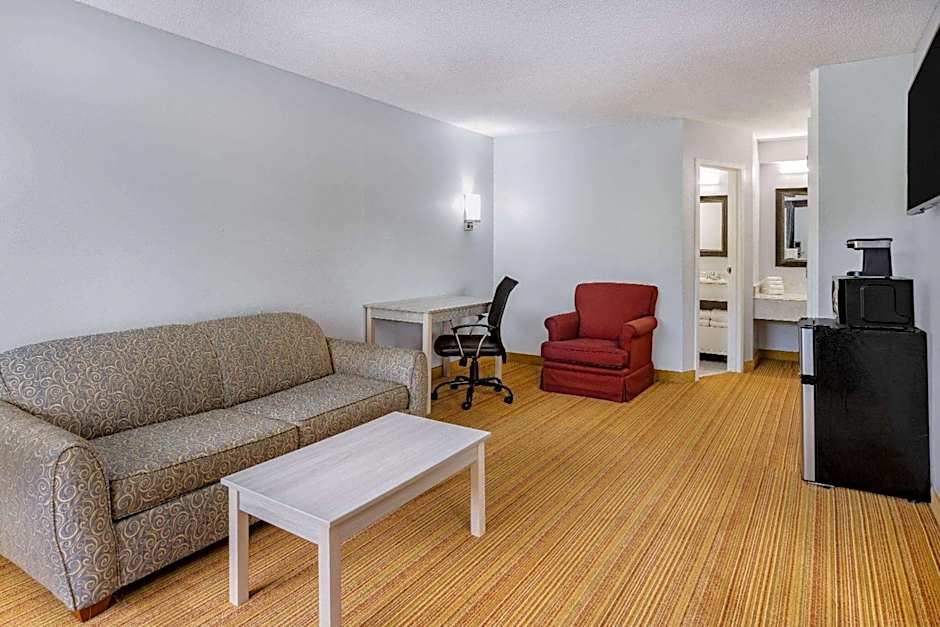 Days Inn & Suites by Wyndham Williamsburg Colonial