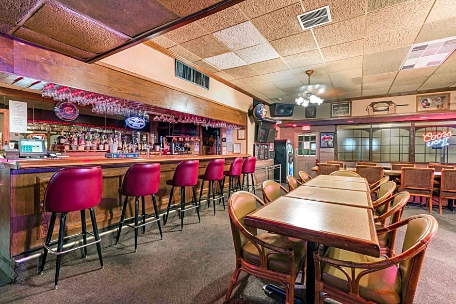 Lamplighter Inn and Suites - North