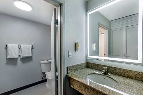 Quadruple Room with Two Queen Beds - Non Smoking