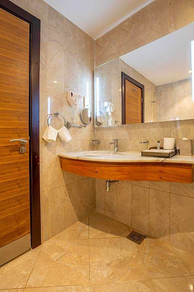 Golden Tulip Canaan Kampala