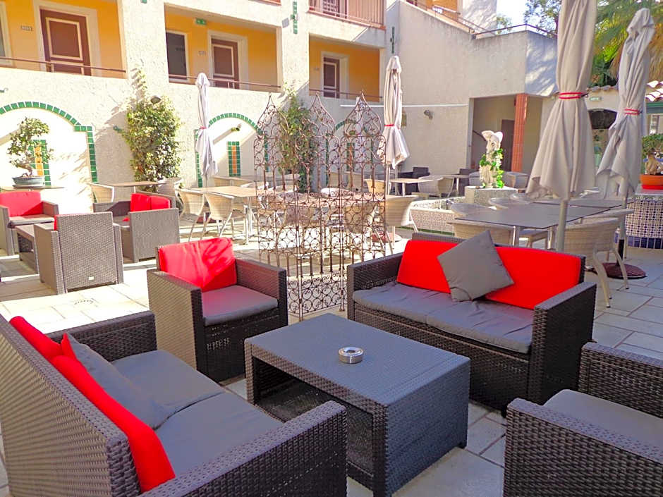 Logis Hôtel Les II Mas - Perpignan Sud