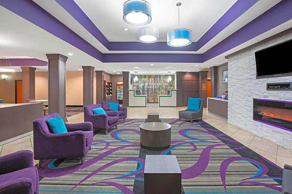 La Quinta Inn & Suites by Wyndham Pasadena North