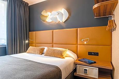 Family Room - Access to swimming pool/fitness included