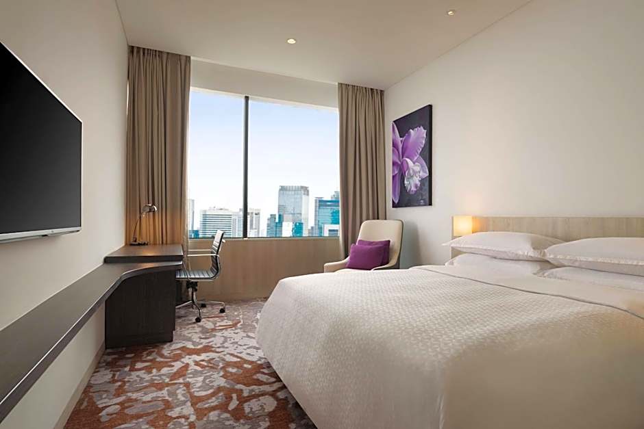 Photo 1 of 5 of 1 King Bed, City View