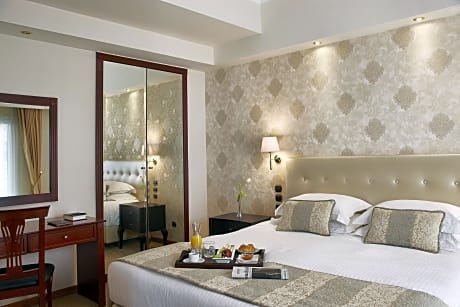 Executive Suite, 1 Bedroom, City View (1 King Bed)