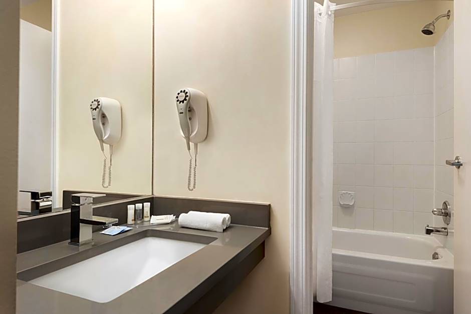 Days Inn by Wyndham Kelowna