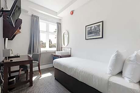 Single Room with Shared Toilet