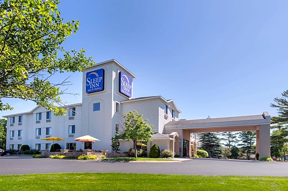 Sleep Inn & Suites Bay View Acme - Traverse City
