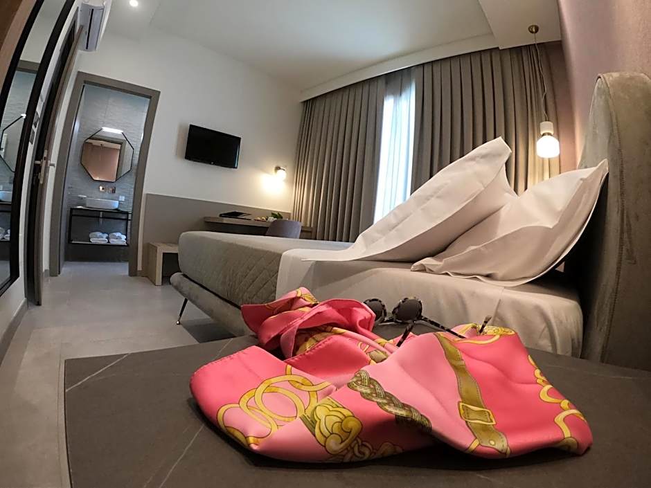 11 Catalani Rooms