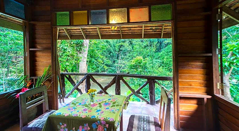 Art's Riverview Lodge