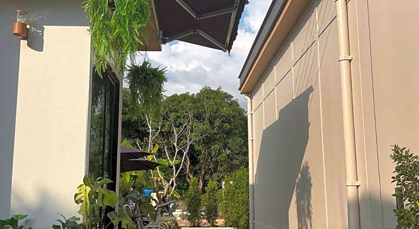 Loma Place Hotel