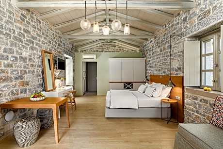 Deluxe Suite with Spa Bath