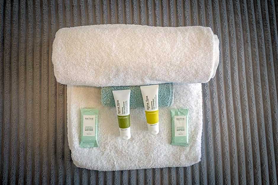 Frimley Lodge Motel - with Airport Shuttle service- Best Location in Town