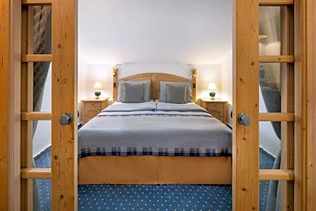 Superior Suite, 2 Bedroom Suite, Bedroom 1:, Bedroom 2:, Sofa bed, Mountain view, Balcony