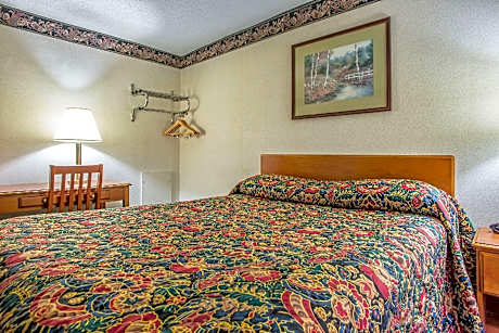 1 Queen Bed, Smoking