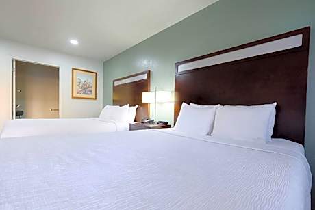 2 Queen Beds, Nonsmoking, Accessible