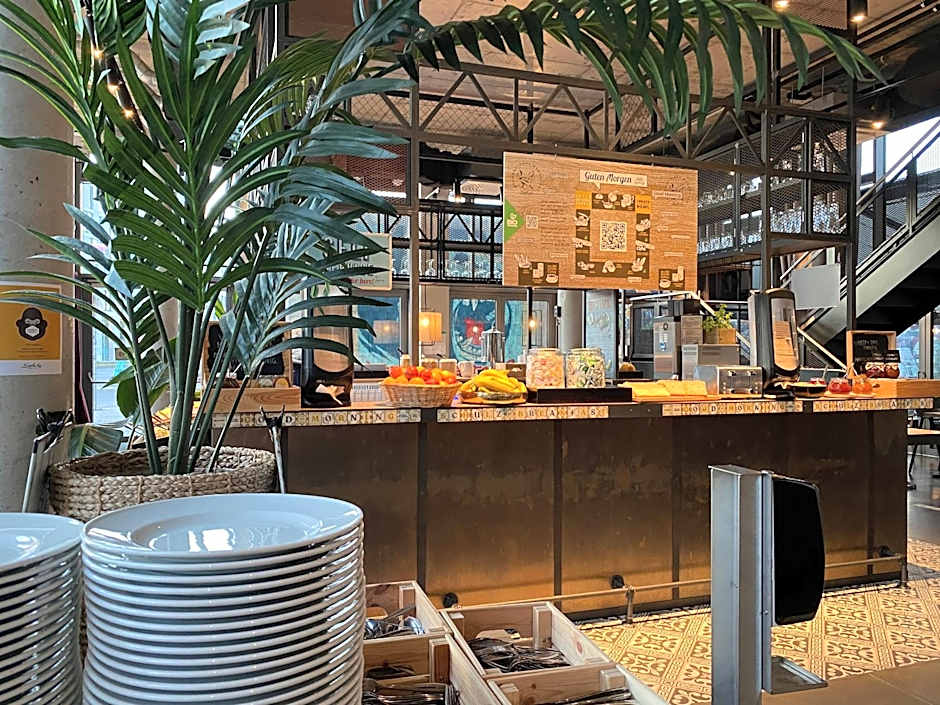 Schulz Hotel Berlin Wall at the East Side Gallery