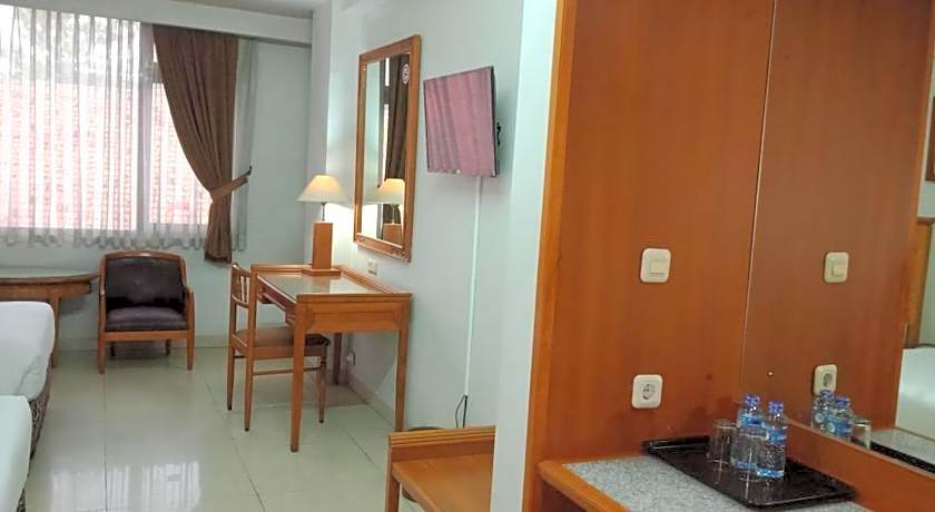 Hotel Yehezkiel Surapati Mitra RedDoorz