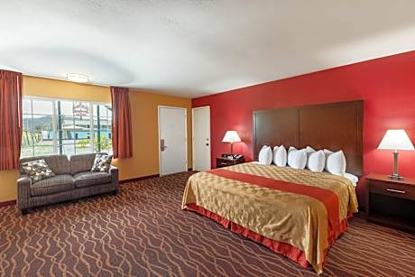 King Suite - Non-Smoking