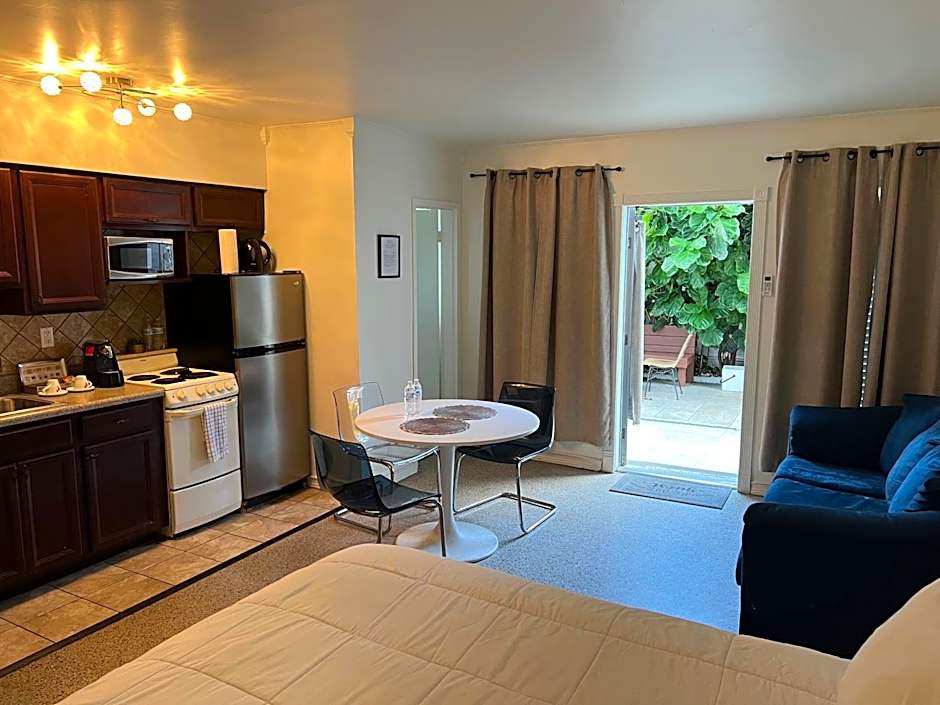 Tiana Beach Inn