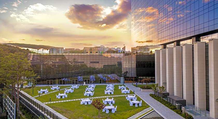 DoubleTree by Hilton Seoul Pangyo Residences