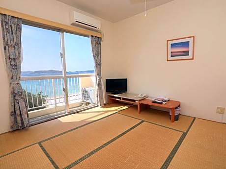 Japanese-Style Triple Room with Sea View