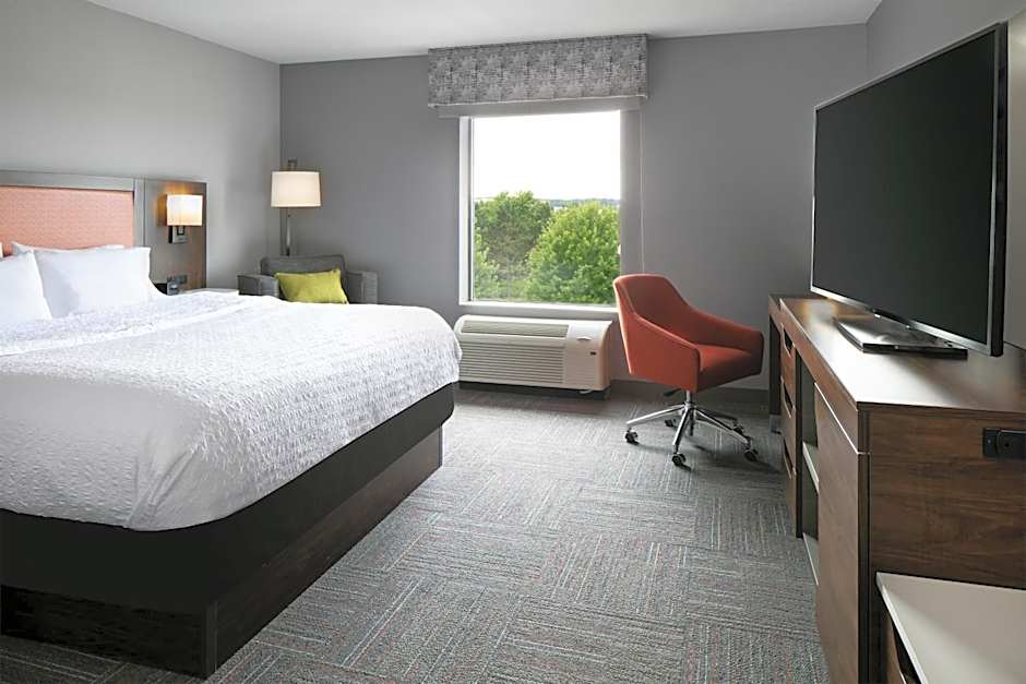 Hampton Inn By Hilton & Suites West Bend