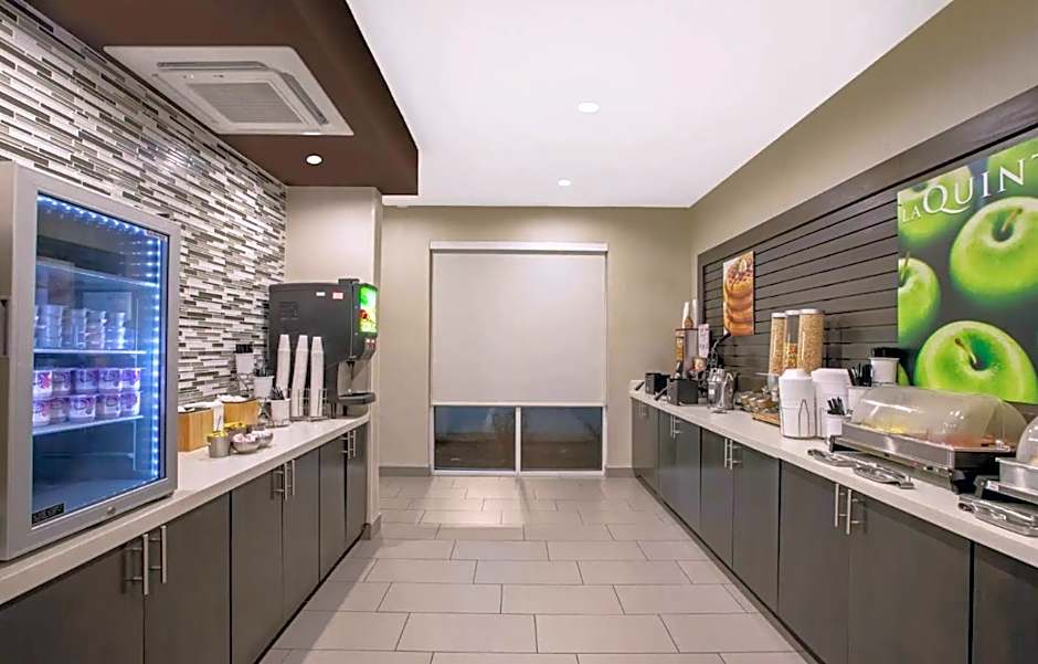 La Quinta Inn & Suites by Wyndham Fayetteville