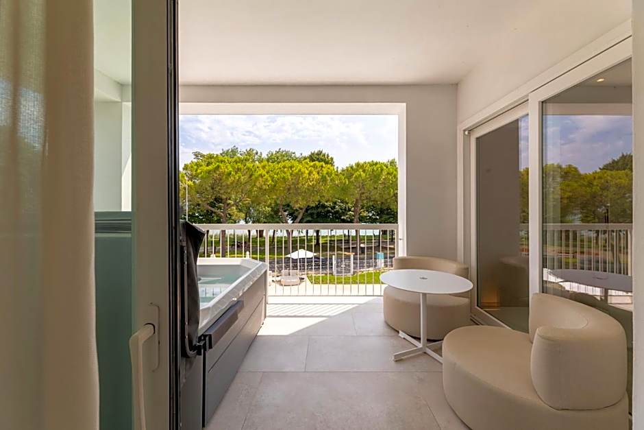 Hi Hotels Sirmione - Lakeview Pool