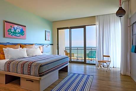 Moxy XL King Room with Balcony - Oceanfront