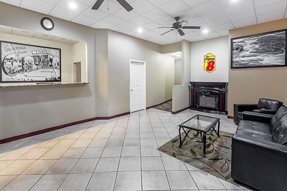 Super 8 by Wyndham Macon West