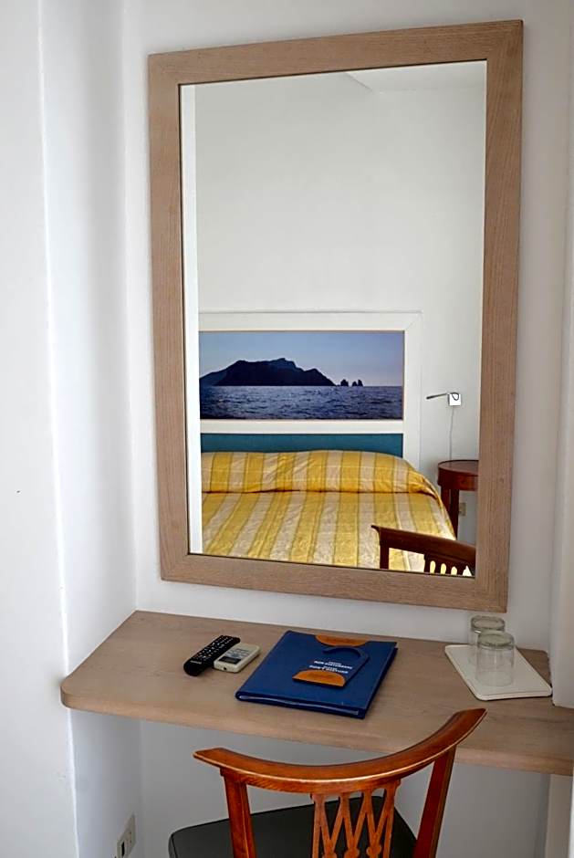 Photo 1 of 4 of Single Room