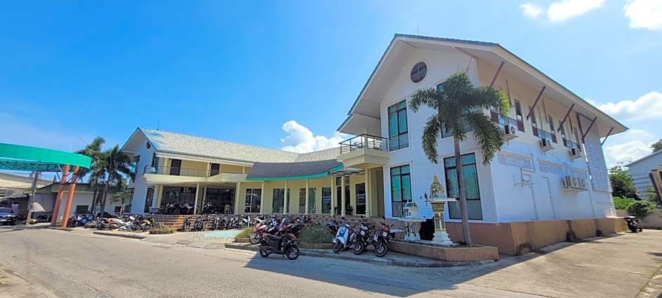 Centerpoint Hotel & Plaza