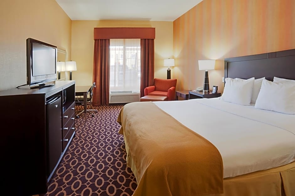 Holiday Inn Express & Suites Sacramento NE Cal Expo, an IHG Hotel