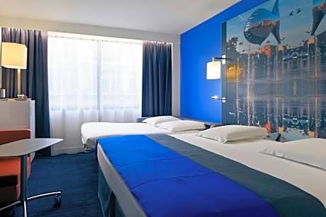 Classic Queen Room with Sofa Bed and City View