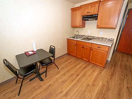 Deluxe King Suite