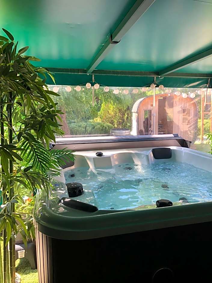 Logis Hôtel & Spa Déjeunez Sous L'Arbre