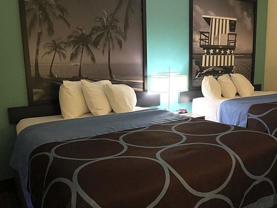 Super 8 by Wyndham Clearwater/St. Petersburg Airport
