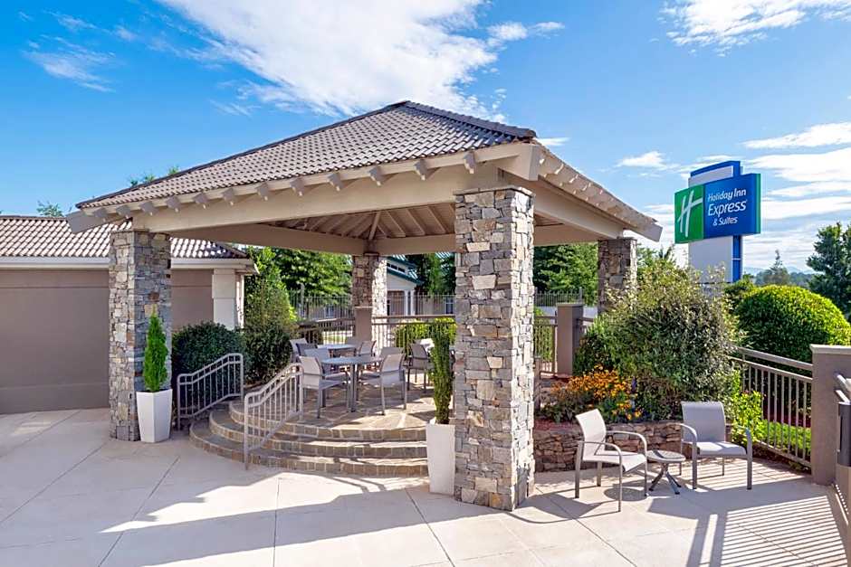 Holiday Inn Express & Suites Asheville SW - Outlet Ctr Area By IHG