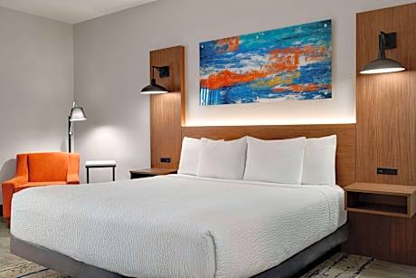 King Room with Bath Tub - Mobility/Hearing Accessible - Non-Smoking