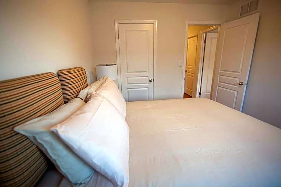 Executive 3 Bedroom townhouse close to the Lake