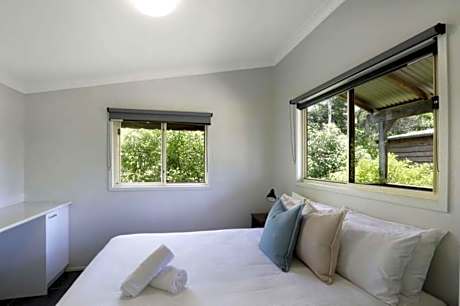 Sunrise One-Bedroom Cabin - Oceanview