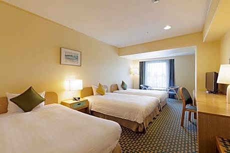 Standard Twin Room with Extrabed - Non-Smoking
