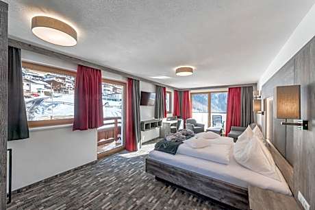 Deluxe Double Room with Balcony