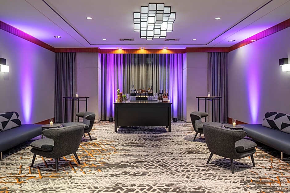 Delta Hotels by Marriott Vancouver Downtown Suites