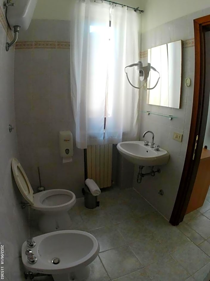 Terrae Eremis: Ristorante, Bar, B&B