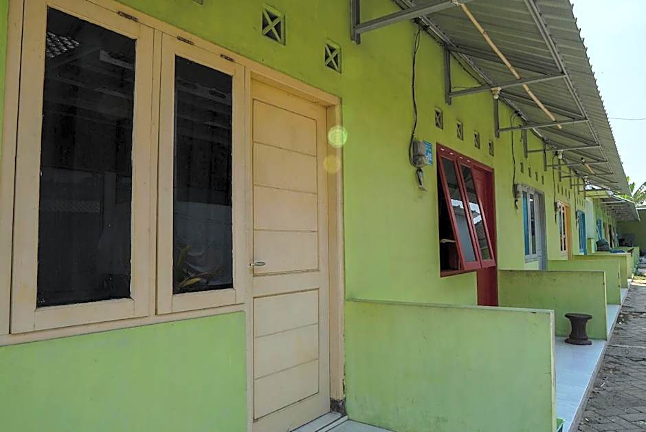 OYO Life 93382 Gajayana Kost Female Only Syariah