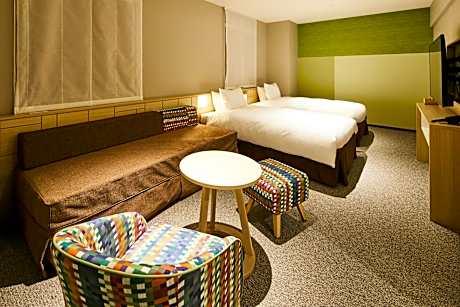 Universal Twin Room with Free access to Lounge - Non-Smoking