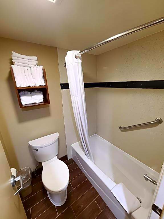 HUNTINGTON BEACH INN